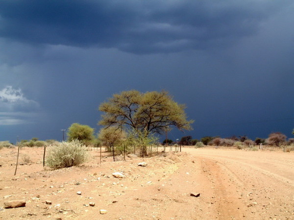 Rückfahrt nach Windhoek im Gewitter, 18.11.2003