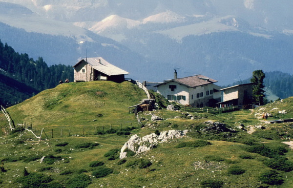 Die Regensburger Hütte mit dem Senner Haus