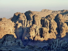 Die Berge von Petra im Morgenlicht