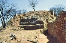 Die Khami Ruinen auf dem Hügel