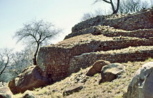 Khami Ruinen auf dem Hügel